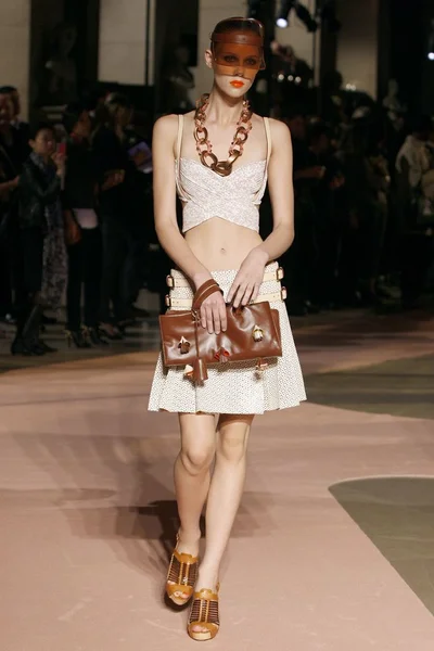 Look 7